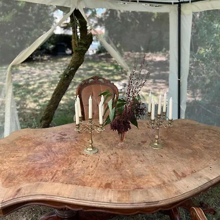 Campismo de Luxo Le Fleur Sauvage Chenay (Deux-Sevres)